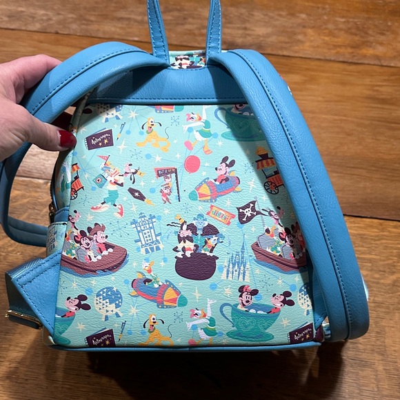 Lounge-fly Disney play in the parks backpack and ears NWOT - Picture 7 of 9